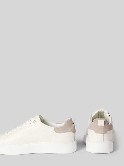 Produktfoto, witte sneakers van leer model 'Sound' van DIGEL met afgeronde punt, vetersluiting, hakhoogte maat 44: 4 cm, schachthoogte: 8 cm, schachtbreedte: 7 cm, heren