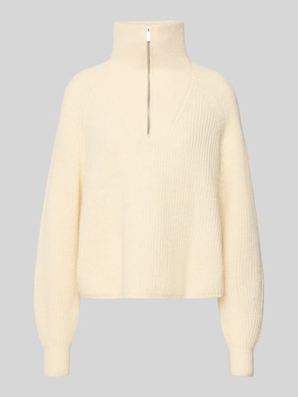 Produktfoto, Regular Fit Pullover mit Woll-Alpaka-Anteil Modell 'Poy' von OPUS, kremowy kolor, dzianinowa struktura, wysoki troyer kołnierz.