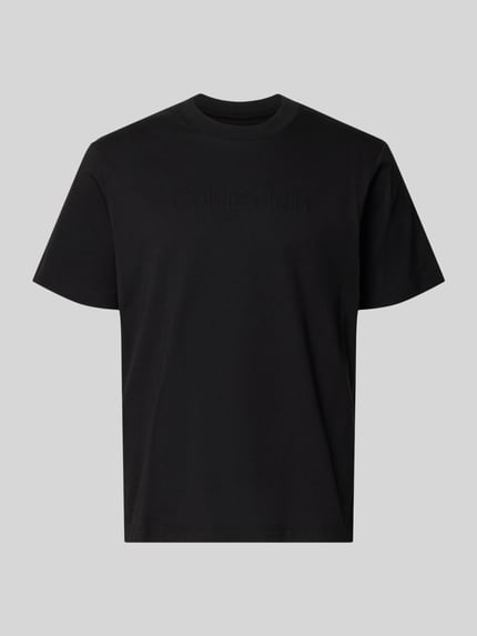 Produktfoto, T-Shirt mit Rundhalsausschnitt von CK Calvin Klein in Schwarz, Reine Baumwolle, Regular-Fit, dezentes Logo, glatte Textur