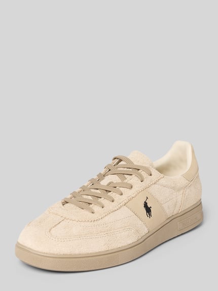 Produktfoto, Sneaker mit Label-Stitching von Polo Ralph Lauren aus beigem Rindsleder, abgerundete Spitze, strukturierte Sohle, seitliche Ansicht