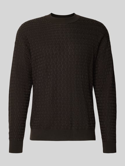 Produktfoto, dunkelbrauner Herren Strickpullover aus Viskose-Woll-Mix Modell 'VALDRIK' von DRYKORN, strukturierte Oberfläche, Regular Fit, Rundhalsausschnitt, Allover-Look