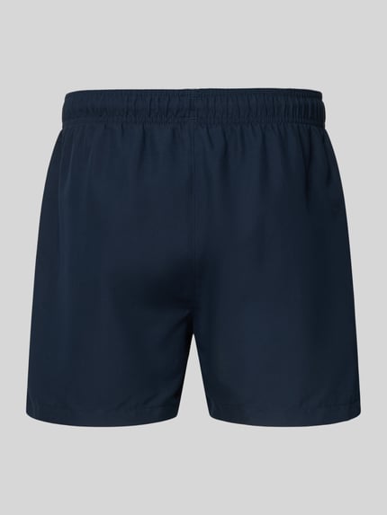 Produktfoto, Relaxed Fit Badeshorts mit Logo-Stitching von Emporio Armani, dunkelblau, elastischer Bund, Tunnelzug, schlichte Oberfläche.