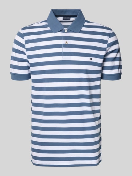 Produktfoto, Modern Fit Poloshirt mit Logo-Stitching von Christian Berg Men, Reine Baumwolle, blaue und weiße Streifen, Polokragen, kurze Knopfleiste