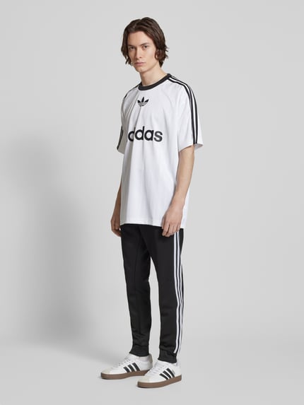 adidas Originals Spodnie treningowe o kroju regular fit z wyhaftowanym logo Czarny 1