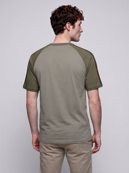 adidas Originals T-Shirt aus Leinen mit Kontraststreifen Graphit 5