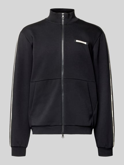 Produktfoto, schwarze Sweatjacke mit Stehkragen und Zweiwege-Reißverschluss von EA7 Emporio Armani, Label-Detail, Regular Fit, glatte Struktur