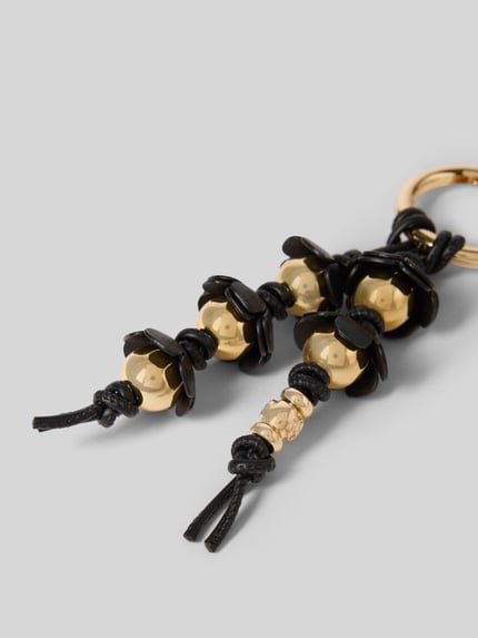 Produktfoto, glänzender Schlüsselanhänger in floralem Design Modell 'Novelty' von MICHAEL Michael Kors mit goldfarbenen Akzenten und Logo-Detail
