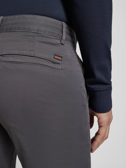 BOSS Orange Chinosy o kroju slim fit z wpuszczanymi kieszeniami w stylu francuskim Średnioszary 3