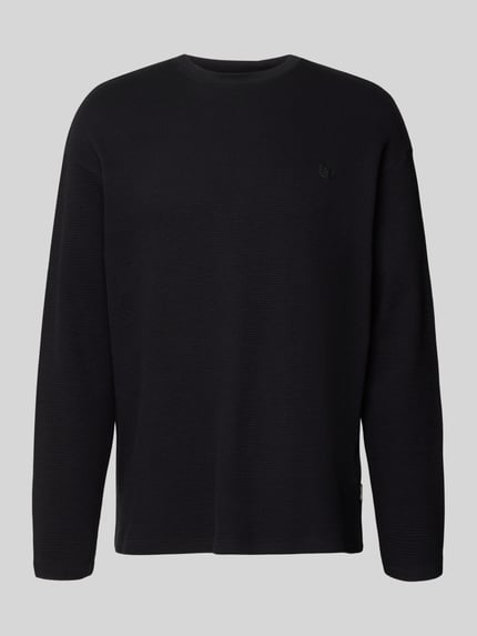 Produktfoto, schwarzes Longsleeve aus Baumwolle Modell 'FILLIP' von Blend, Gerader-Schnitt, Rundhalsausschnitt, Label-Detail, 70 cm Rückenlänge bei Größe M