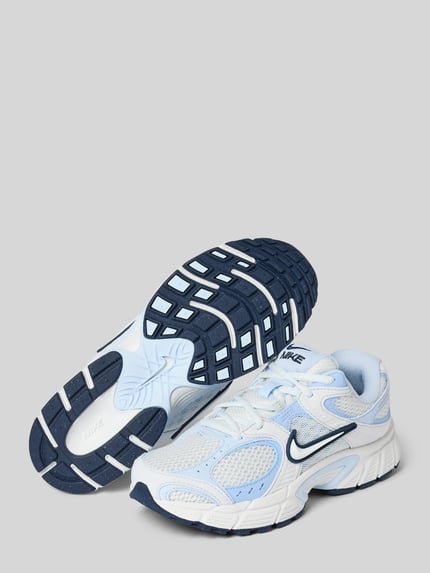 Produktfoto, Sneaker mit Logo-Detail van Nike in lichtblauw en wit, geprofileerde zool, afgeronde pasvorm, dames sneakers, hakhoogte maat 39: 6 cm, schachthoogte: 6 cm, schachtbreedte: 7 cm