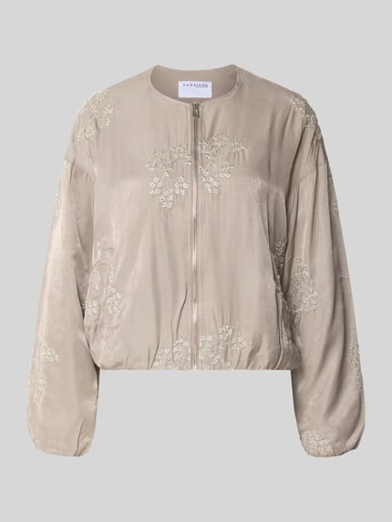 Produktfoto, Blouson aus Viskose-Mix mit Motiv-Stitching Modell 'Ta44mika' von ZABAIONE in Beige mit Ballonärmeln, Zierperlen, Loose Fit