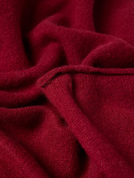 Produktfoto, Schal aus Kaschmir mit Rollsaum von Christian Berg Woman, rechteckig, weinrote Farbe, weiche Textur, reine Kaschmirwolle