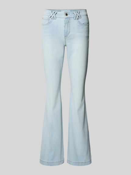 Produktfoto, Flared Fit Jeans im 5-Pocket-Design Modell 'Shakira' von Brax in hellem Blau, elastischer Baumwoll-Mix, strukturierte Oberfläche