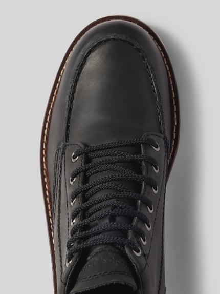 Produktfoto, schwarze Boots aus Rindsleder Modell 'TORONTO' von Jack & Jones, Abgerundete-Spitze, Schnürung, profilierte Sohle, Label-Detail