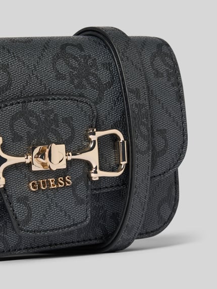Produktfoto, Umhängetasche mit Label-Detail Modell 'JANIE' von Guess, dunkelgraues Muster, goldfarbene Details, strukturierte Oberfläche