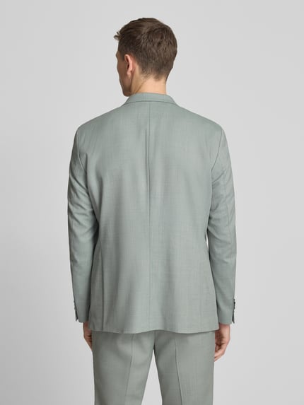 Männermodel trägt Slim Fit 2-Knopf-Sakko mit Pattentaschen Modell 'Grant' von Pierre Cardin, Schurwoll-Mix mit Stretch-Anteil, Ganzkörperansicht Rückansicht. Rückenlänge 74 cm, Schulterbreite 46 cm, Ärmellänge 65 cm.