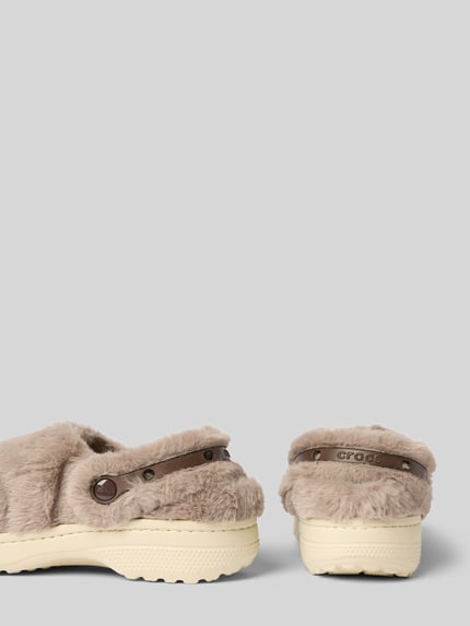 Crocs Klapki ze sztucznego futra Camel 2