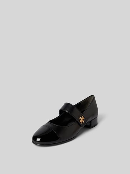 Tory Burch Czółenka z detalem z logo Czarny 1
