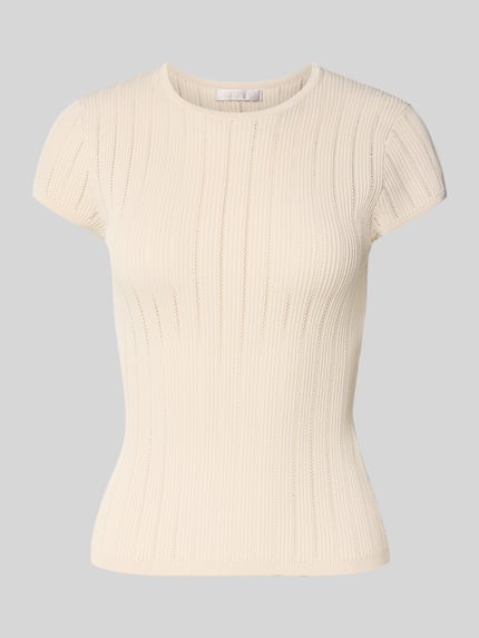 Produktfoto, T-Shirt in Pointelle-Optik mit Rundhalsausschnitt von Guess, damski t-shirt, mieszanka wiskozy, dopasowany krój, wzór pointelle, okrągły dekolt, długość tyłu w rozmiarze S: 53 cm, długość rękawów w rozmiarze S: 12 cm