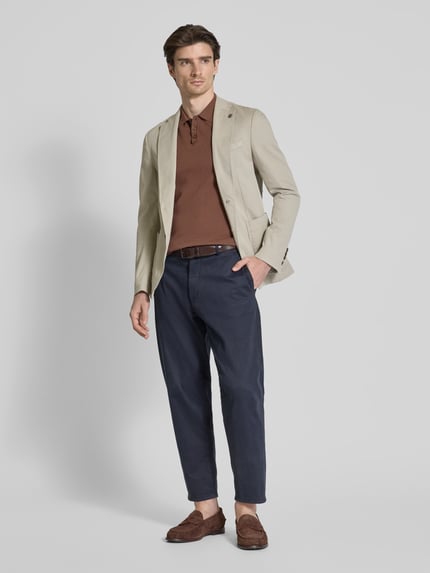 JOOP! COLLECTION Marynarka na 2 guziki męska JOOP! Collection;Mieszanka bawełny z dodatkiem lyocellu;Krój slim fit;Model ‘Hoverest’;Kołnierz z połami;Wpuszczane kieszenie;Długość tyłu w rozmiarze 50: 72 cm;Szerokość ramion w rozmiarze 50: 41 cm;Długość rękawa w rozmiarze 50: 66 cm Beżowy 1