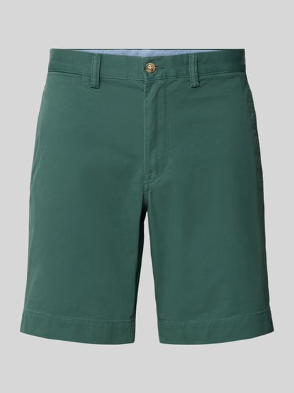 Produktfoto, Straight Fit Chinoshorts aus Baumwoll-Mix von Polo Ralph Lauren in Dunkelgrün, unifarben, mit Logo-Detail, Gürtelschlaufen, Knopfverschluss, seitlichen Eingrifftaschen und Gesäßtaschen, glatte Textur.