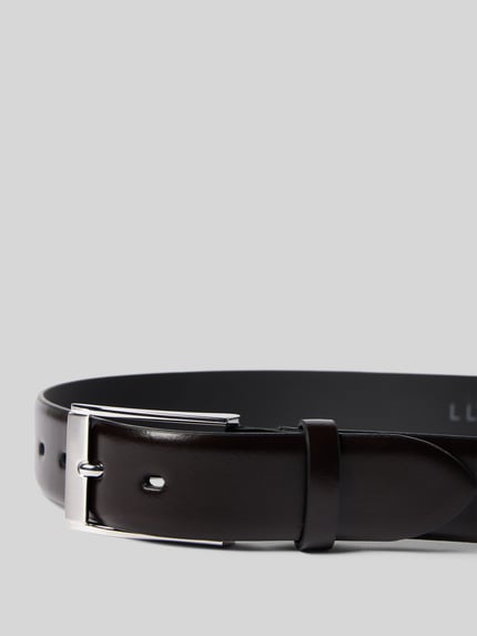 Produktfoto, Gürtel aus echtem Leder von Lloyd Men's Belts, braun, silberne Dornschließe, klassische Passform, Detailaufnahme