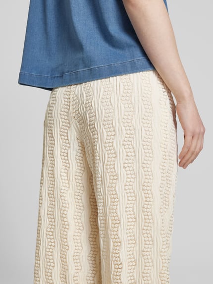 VILA Wide Leg Stoffhose mit Strukturmuster Modell 'LUMENA' Offwhite 3