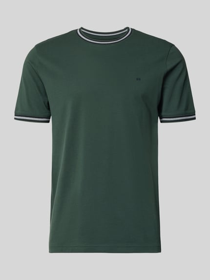 Produktfoto, Regular Fit T-Shirt mit Logo-Stitching von Christian Berg Men in Dunkelgrün, Reine Baumwolle, Rundhalsausschnitt, Rückenlänge 71 cm bei Größe M