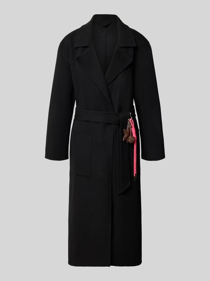 Produktfoto, płaszcz z mieszanki wełny Model 'ALLEGORIA' od OAKWOOD, czarny, taliowany krój, Kołnierz z połami, tasiemka w talii, ozdobne obszycie, długość tyłu w rozmiarze S: 123 cm, szerokość ramion w rozmiarze S: 46 cm, szerokość klatki piersiowej w rozmiarze S: 50 cm, długość rękawów w rozmiarze S: 56 cm