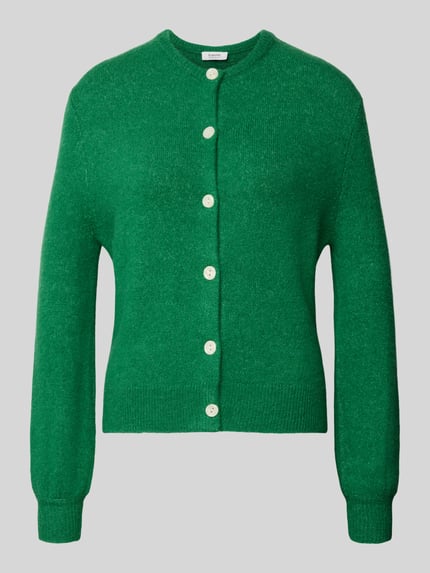 Produktfoto, grüne Strickjacke mit Knopfleiste Modell 'NIMMA' von B.Young, Material-Mix mit Lanawoll-Anteil, Regular-Fit, gerippte Abschlüsse, Rundhalsausschnitt, Rückenlänge 57 cm, Ärmellänge 63 cm.