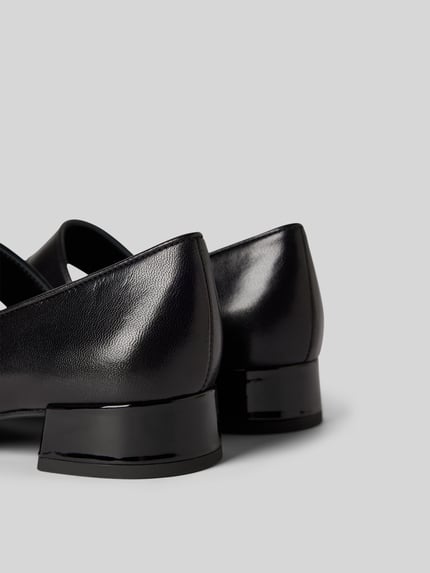 Tory Burch Czółenka z detalem z logo Czarny 2
