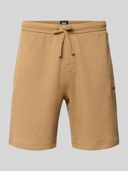 Produktfoto, beige Regular Fit Sweatshorts aus Baumwoll-Mix von BOSS, sichtbare Struktur und Kordelzug, Herren Sweatshorts von BOSS
