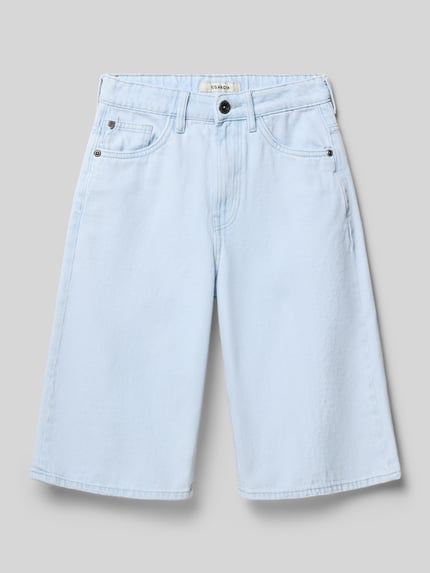 Produktfoto, Straight Fit Shorts in Denim-Optik von Garcia, hellblauer Baumwollstoff, 5-Pocket-Design, Knopf- und Reißverschluss, kindgerecht