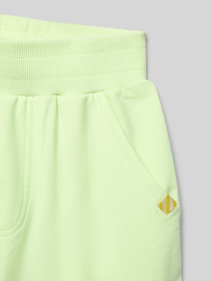 Productfoto, Regular Fit Shorts met Motiv-Patch van BILLIEBLUSH, puur katoen, elastische band, steekzakken, lichte gele kleur, context: kinderen, bandwijdte maat 116: 25 cm, binnenbeenlengte maat 116: 20 cm