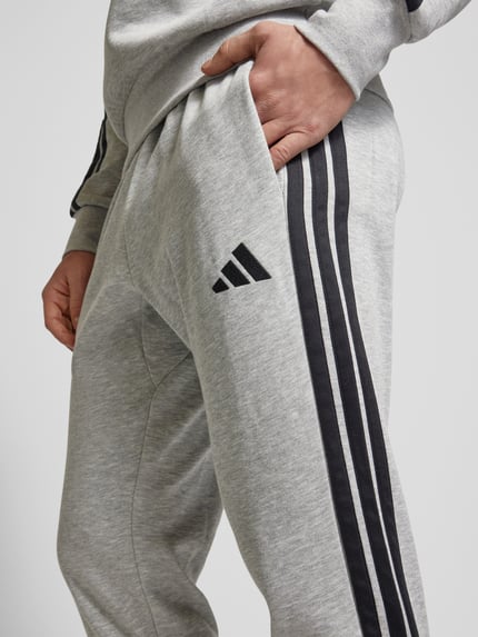 adidas Sportswear Relaxed Fit Sweatpants mit Logo-Stitching Hellgrau 3