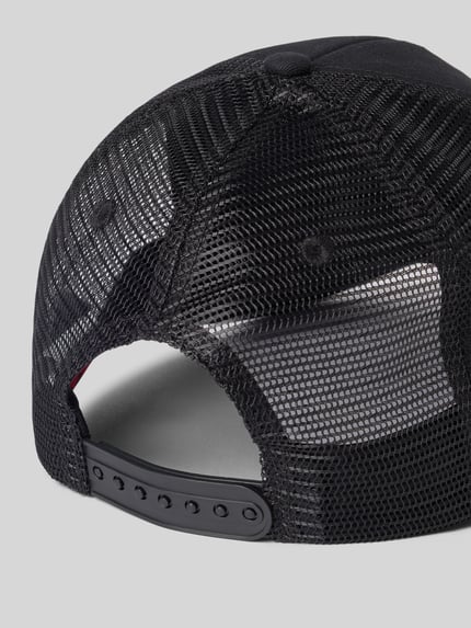 Produktfoto, Basecap aus reiner Baumwolle Modell 'MARSEL' von HUGO, unifarben, mit Label Stitching, Mesh-Einsatz, Schnallenverschluss, strukturiertes Material, schwarze Farbe.