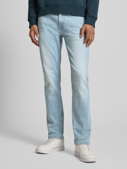 Calvin Klein Jeans Jeansy o kroju slim fit z efektem znoszenia i detalem z logo Jeansowy niebieski 4