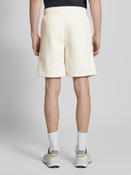 Sergio Tacchini Szorty z dzianiny dresowej o kroju regular fit z wyhaftowanym logo model ‘SIMBA’ Złamany biały 5