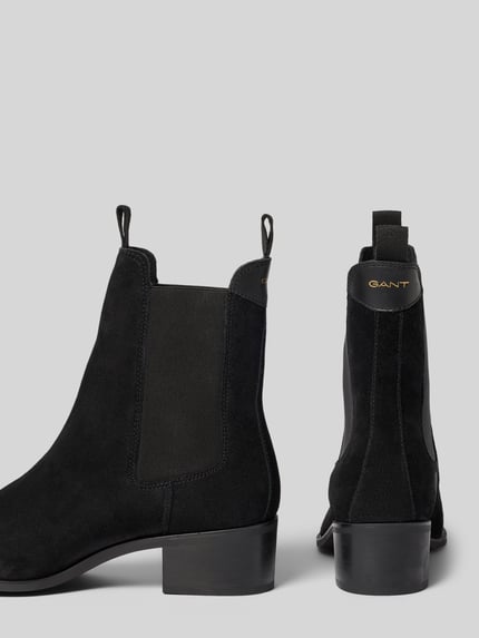Produktfoto, schwarze Stiefeletten aus echtem Rindsleder Modell 'St Broomly' von GANT, glatte und matte Textur, Damen Stiefeletten von GANT