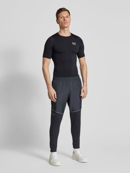 Under Armour T-shirt z o kroju slim fit z nadrukiem z logo Czarny 1