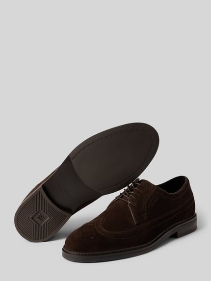 Produktfoto, dunkelbraune buty sznurowane aus Velours skóra, sichtbare Ziernähte, Modell 'Bidford' von GANT, Herren Schnürschuhe