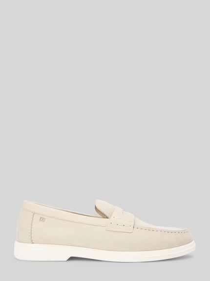 Produktfoto, Slipper aus echtem Leder von Tommy Hilfiger für Herren in Lederoptik mit abgerundeter Schuhspitze und flacher Absatzform.