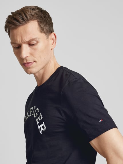 Tommy Hilfiger T-Shirt mit Label-Print Marine 3