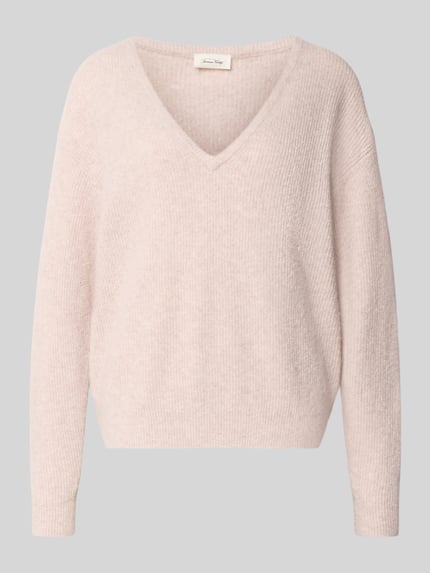 Produktfoto, Strickpullover mit Leinen-Anteil Modell 'DAMSVILLE' von American Vintage in heller Ripp-Optik, lockere Passform, V-Ausschnitt.