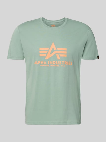 Produktfoto, mintgrünes Herren T-Shirt aus Reine Baumwolle, Gerader-Schnitt, mit Rundhalsausschnitt und Label-Detail, Modell 'BASIC' von Alpha Industries, Rückenlänge bei Größe M 69 cm.