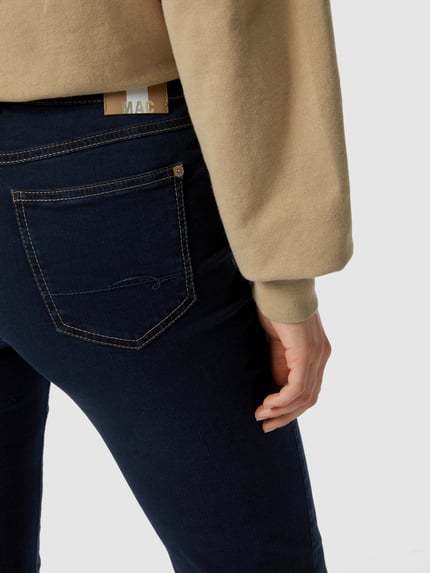 MAC Jeansy o kroju straight fit z naszywką z logo model 'Angela' Ciemnoniebieski 3