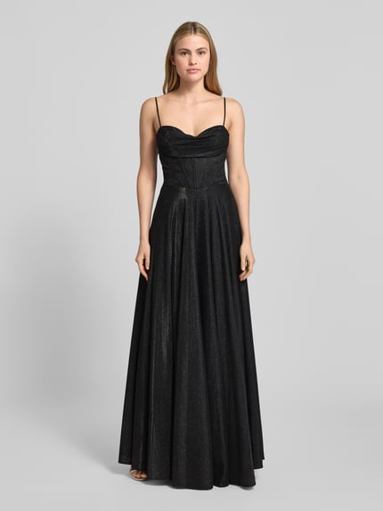 Modelka kobieca nosi Schimmerndes Abendkleid mit Spaghettiträgern od Hey Kyla, czarne, maxi, połyskujący materiał, widok z przodu, cała sylwetka.