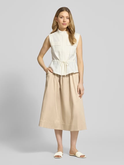 Vrouwenmodel draagt midirok met elastische band van WHITE LABEL, katoenmix met stretch, A-lijn, contraststrepen, geheel vooraanzicht