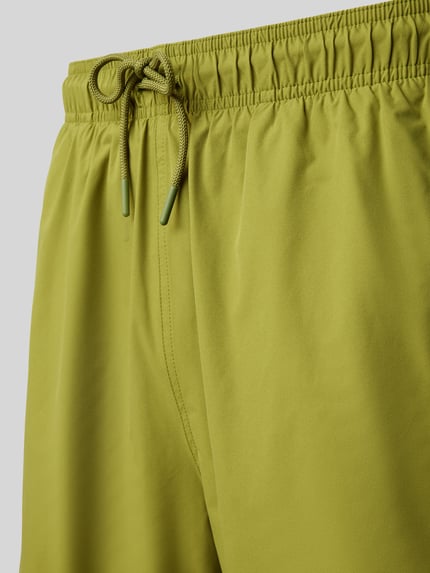 Emporio Armani Regular Fit Badeshorts mit Logo-Badge Oliv 2