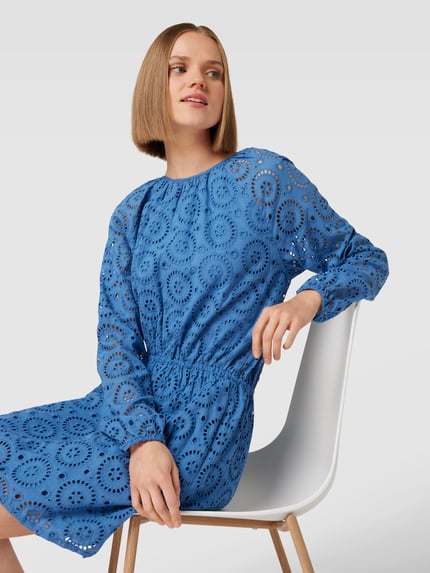 Jake*s Casual Knielanges Kleid aus Baumwolle mit Lochstickerei Jeansblau 3